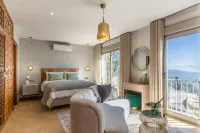 Villa Miranda with private heated pool and fantastic views!