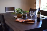 This spacious single home combines modern amenities with a cozy mountain feel