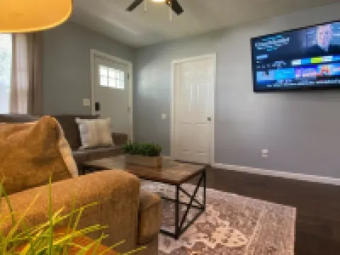 Cozy 2 bedrooms House Hotels in Kettering