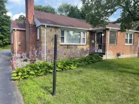 NEW: Spacious & Convenient Hideaway!Centrally located & 10 min from airport! Hotels in Windsor