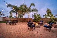 Spacious Home 7mi to Beach, King Bed, Spa, Firepit, Games, Perfect for Groups