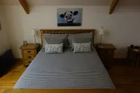 Character Barn, National Park Private courtyard, peaceful, log burner sleeps 4