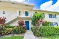 Glades Golf & Country Club-Large, Updated 2/2 Condo Near  Shopping, Beach & Pier