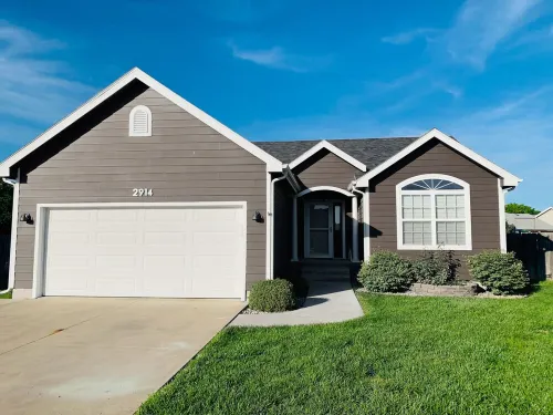 Trinity House Hotels in Hays