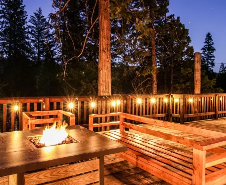 Across from Blue Lake Springs Pool! Private Hot Tub, EV charger, Pets Ok!