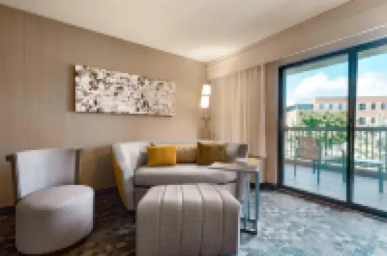 コートヤード・アクロン・モントローズ