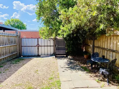 Bay Rd | Kids & Pet Friendly | Free Parking Hotels near Ducky Espresso Cafe