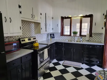 Charming 3-bedroom house located in the heart of Jackson.