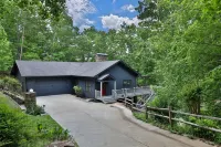 4.9-Star Rated, Stunning 3600 SF House on Golf Course