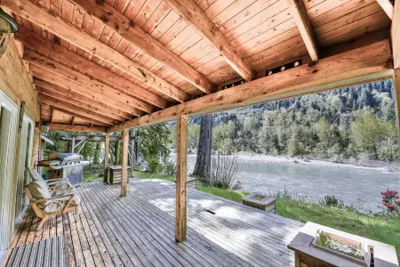 ❤️️️Relaxing, Remote Riverfront Satisfaction Guaranty Отели в г. Баринг