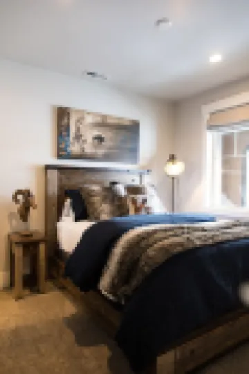 Luxury Condo Park City- Private Hot Tub, Near Ski Resorts, bike trails, & golf.