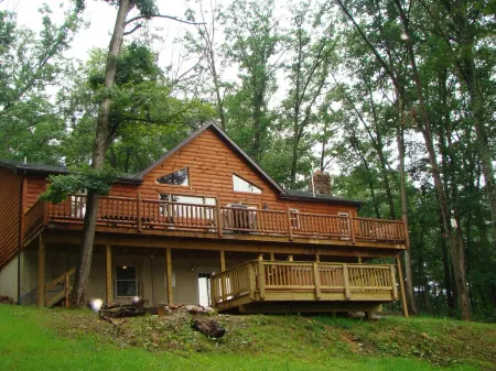 Bears Den - A Taste of Heaven from a Bearly Rustic Point of View