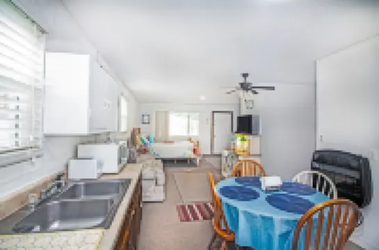 Harvey’s House - Peaceful Fort Gibson lake area studio w/ carport on 3 acres