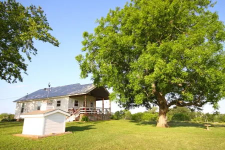 Guest House at the Brown Ranch Отели рядом с достопримечательностью «Tower 3»