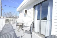 Couples Retreat w/ Partial Ocean View; Pet Friendly w. pool