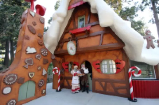 Cozy Escape- Walking Distance to Village!