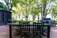 Luxurious Lake McKenzie Cabin Getaway ~ Recently Remodeled! EV Charger on Site