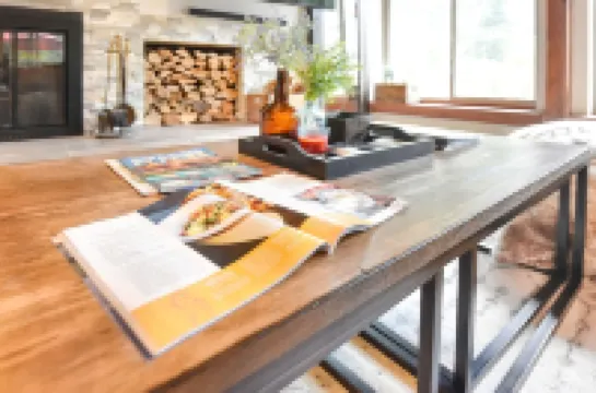 Oak Creek Retreat - Cozy Cabin by the River. Fish Hike Swim Pets OK