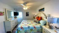 Heated pool at the Heart of Tybee. Walk or bike everywhere 8 bikes for guest.