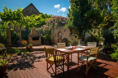Cutest Cottage in heart of  Milton - Queen Bee (and dog friendly too