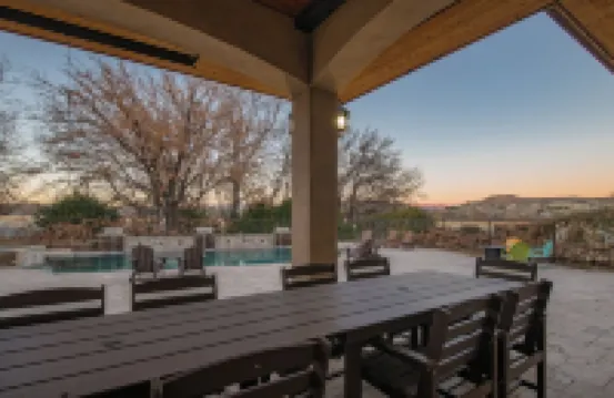 Bella Pavona Luxury Poolside Country Estate