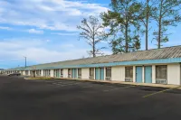 Rodeway Inn & Suites Hotels in Brookhaven