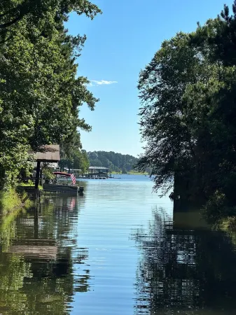 Toledo Bend Cabin-Mid-Lake-5 Miles from Town--Entire Cabin in Many, La Отели в г. Сабин Пэриш