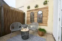 Surf Cottage. Beautiful 4 bed townhouse, the heart of Cromer, steps to the beach