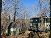 Fireplace, Hot Tub, Sauna– Adventure & Charming Towns!