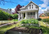 Billiken Inn, Private Loft in 2 Story Victorian