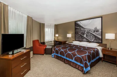 Super 8 by Wyndham Altoona فنادق في Altoona