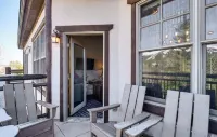 "Take 5" Mountain Getaway-  Walk to Town & Slopes - Unmatched Mountain Views