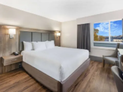 Days Inn by Wyndham Victoria on the Harbour Hotels in Victoria