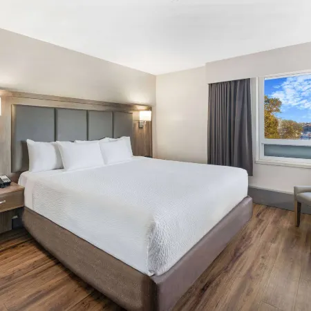 Days Inn by Wyndham Victoria on the Harbour