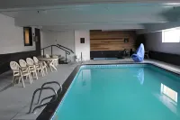 Red Lion Inn & Suites Ontario - Swimmingpools