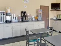 Super 8 by Wyndham Tucson Downtown Convention Center - sarapan