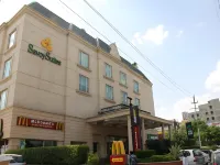 Savoy Suites Noida Hotel in zona Okhla Bird Sanctuary