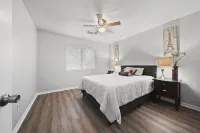 Beautiful Cozy home in The heart of Conroe Texas Các khách sạn gần Heritage Museum of Montgomery County
