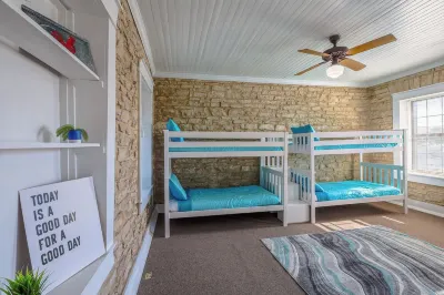 Clink on the Creek- Creekside DT Belton- Pet Friendly UMHB Dee Dillon Softball Field 주변 호텔