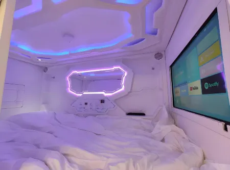 Capsule & Dormitory Space-X