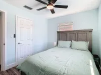 Waterfront Luxury • Private Beach • Heated Pool • Dock • Kayaks Hotel in zona Weeki Wachee Spring