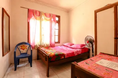 Iran Homestay Hotel dekat Gummy Store Alun Alun