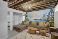 Poconos Luxury Retreat - Hot-Tub, Billiards, Game Room, Fire-Pit, Private!