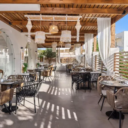 Cabana White Boutique Hotel & Suites
