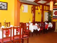 Khách sạn Nhiệt Đới