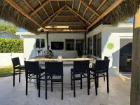 Guest House with Private Yard, Pool, Outdoor Kitchen & Tiki Bar