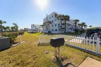 Enchanting 2-Bedroom Ground Floor Beach Condo at Cape Canaveral WiFi & AC