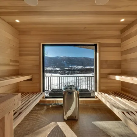 Creekside Cabin: Redlight, Yoga Studio, Sauna, & Cold Plunge; 10-min to skiing