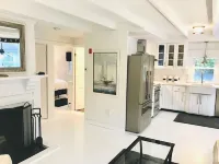 Renovated cottage 1 mile to beach in Chatham!