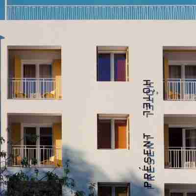Hôtel Présent - Encore Mieux Hotel Exterior